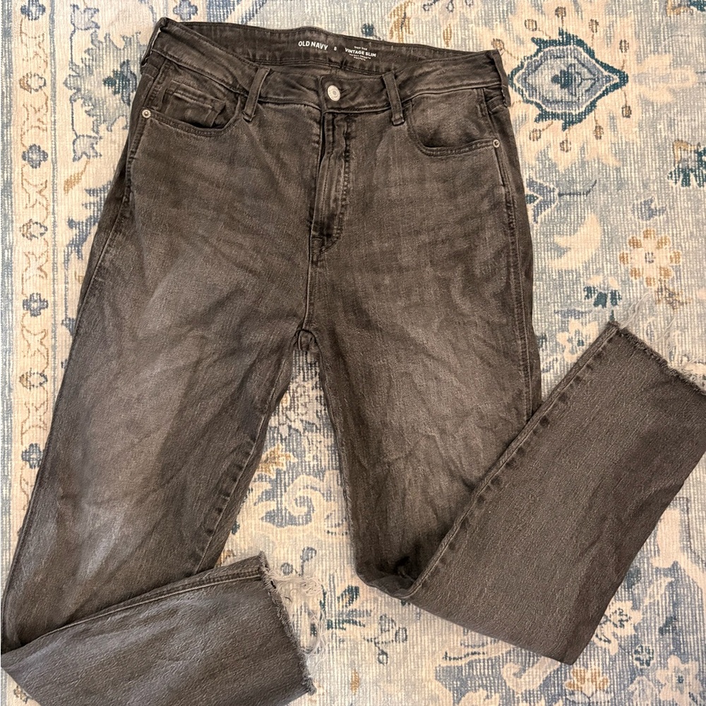 Old Navy Women’s Charcoal Slim Straight Jeans